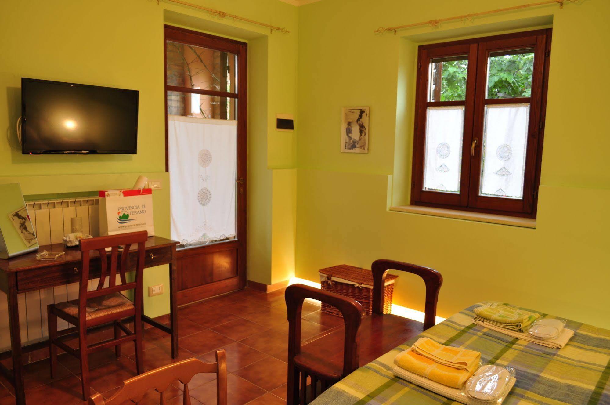 Isola Dei Calanchi Hotell Atri Eksteriør bilde